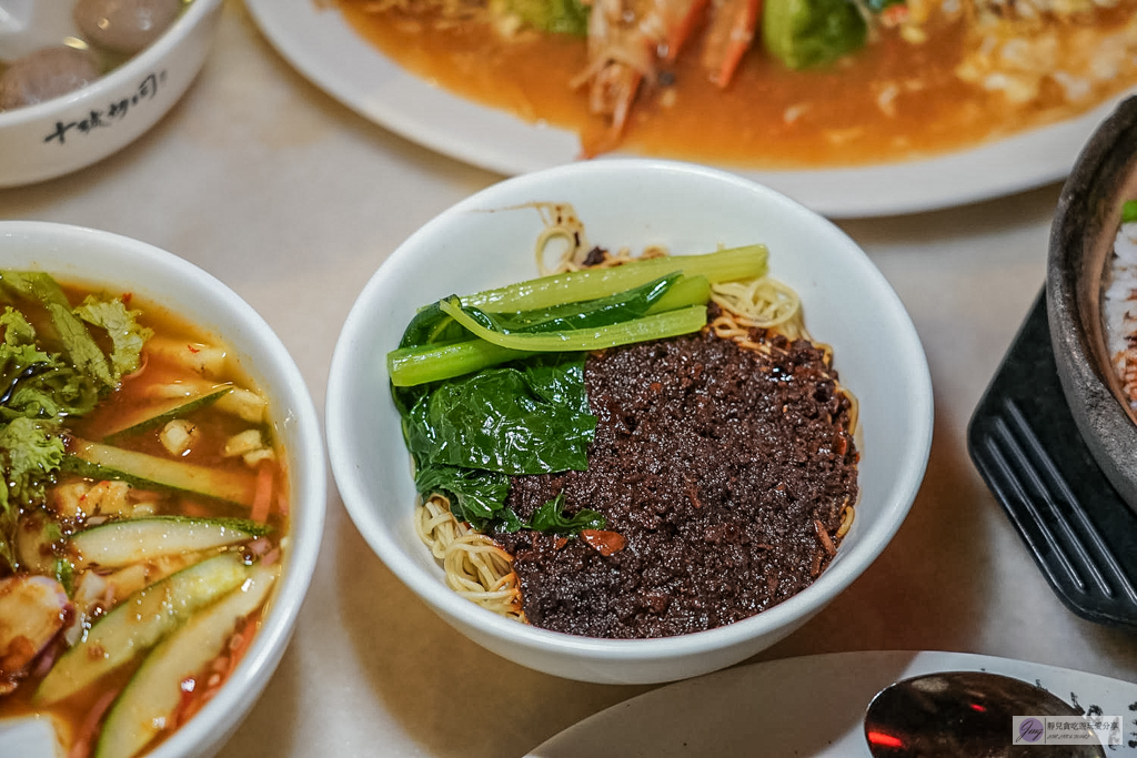 【馬來西亞美食】十號胡同｜一站式解鎖大馬百年老字號，吹冷氣爽吃炭炒福建麵與肉骨茶 @靜兒貪吃遊玩愛分享