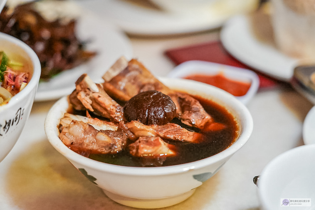 【馬來西亞美食】十號胡同｜一站式解鎖大馬百年老字號，吹冷氣爽吃炭炒福建麵與肉骨茶 @靜兒貪吃遊玩愛分享