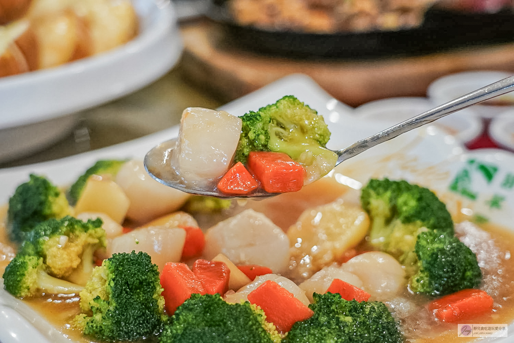 【馬來西亞美食】翡翠園海鮮酒家｜在地27年老字號！柔佛州必吃野生龍蝦，大馬最南端海景餐廳 @靜兒貪吃遊玩愛分享