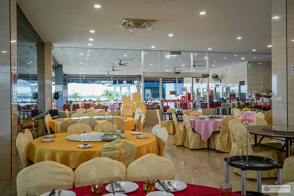 【馬來西亞美食】翡翠園海鮮酒家｜在地27年老字號！柔佛州必吃野生龍蝦，大馬最南端海景餐廳 @靜兒貪吃遊玩愛分享