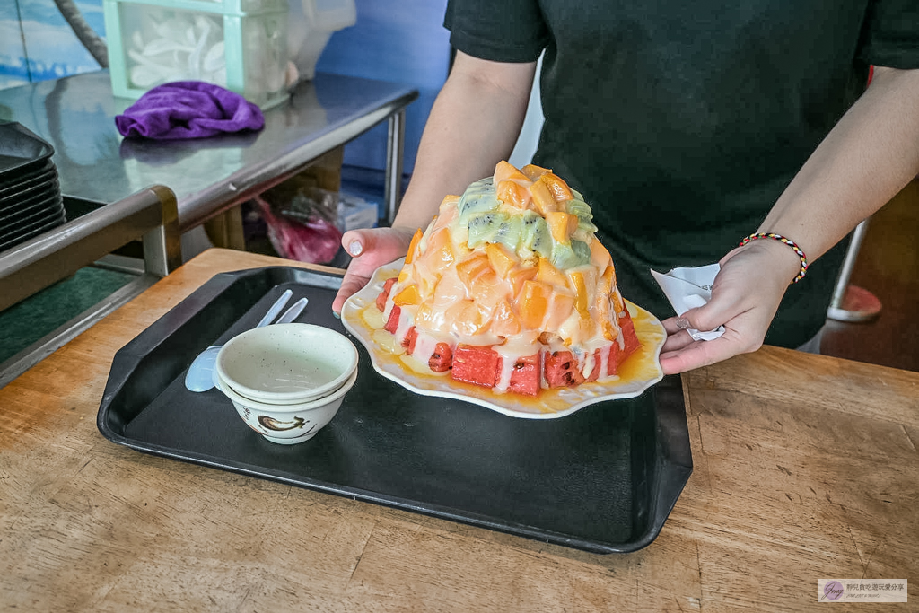 祥賀芒果牛奶冰-浮誇系巨無霸剉冰！大分量綜合水果牛奶冰3~4人吃也過癮，高CP值消暑推薦 @靜兒貪吃遊玩愛分享
