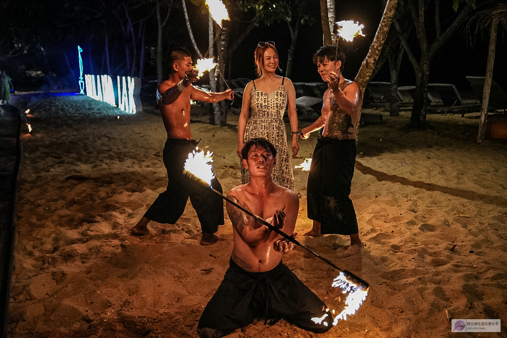 泰國攀牙｜La Vela Khao Lak-絕美幾何泳池！沙灘火舞秀、五星渡假飯店開箱 @靜兒貪吃遊玩愛分享