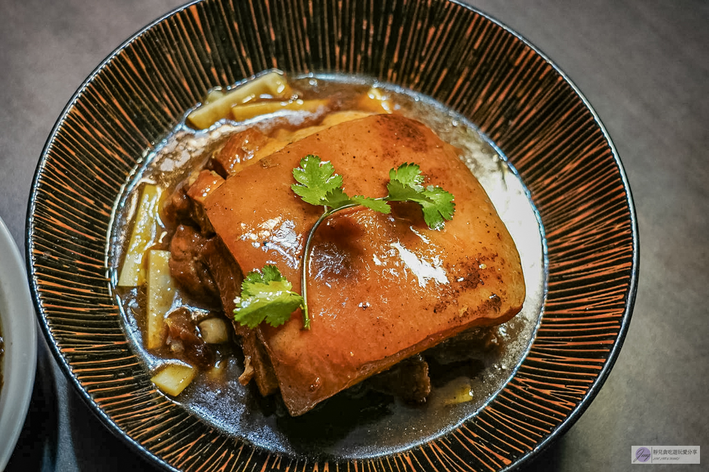 糧園茶藝客家小館-在地30年老字號餐廳！必點金黃白斬土雞、化骨燜鯽魚 @靜兒貪吃遊玩愛分享