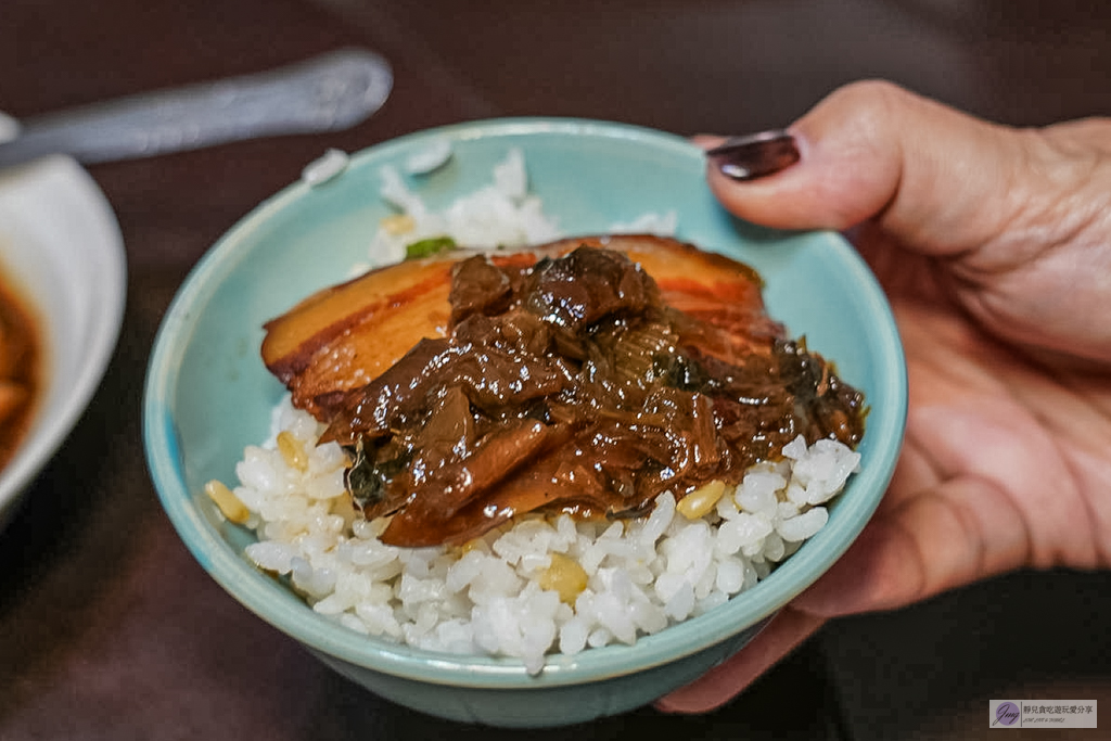糧園茶藝客家小館-在地30年老字號餐廳！必點金黃白斬土雞、化骨燜鯽魚 @靜兒貪吃遊玩愛分享