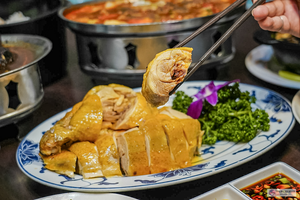 糧園茶藝客家小館-在地30年老字號餐廳！必點金黃白斬土雞、化骨燜鯽魚 @靜兒貪吃遊玩愛分享