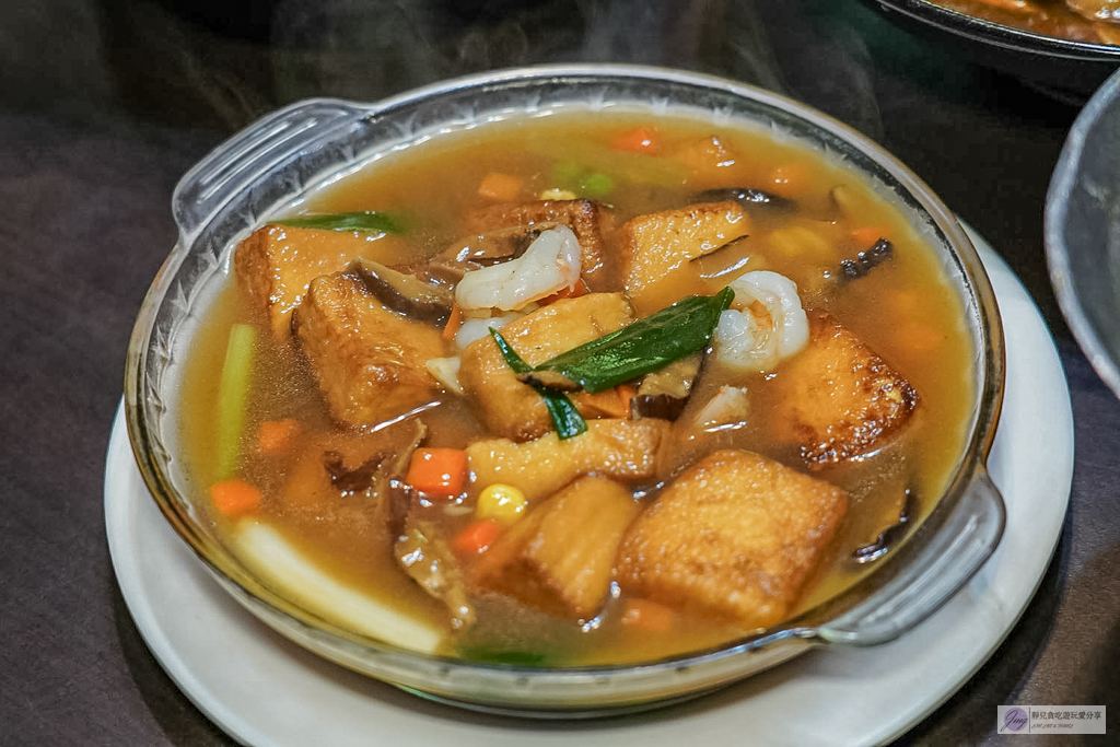 糧園茶藝客家小館-在地30年老字號餐廳！必點金黃白斬土雞、化骨燜鯽魚 @靜兒貪吃遊玩愛分享