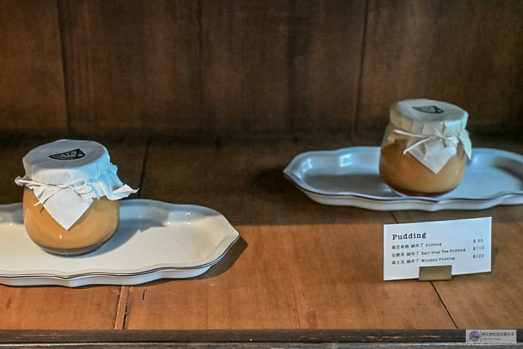 Koffee Suika 西瓜珈琲-70年老米店打造！極簡日式昭和街角，夏季限定西瓜雪酪晶凍、西瓜特調 @靜兒貪吃遊玩愛分享