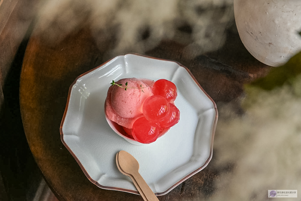 Koffee Suika 西瓜珈琲-70年老米店打造!極簡日式昭和街角,夏季限定西瓜雪酪晶凍、西瓜特調 @靜兒貪吃遊玩愛分享 Koffee Suika 西瓜珈琲-70年老米店打造!極簡日式昭和街角,夏季限定西瓜雪酪晶凍、西瓜特調 @靜兒貪吃遊玩愛分享