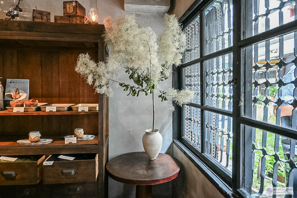 Koffee Suika 西瓜珈琲-70年老米店打造！極簡日式昭和街角，夏季限定西瓜雪酪晶凍、西瓜特調 @靜兒貪吃遊玩愛分享