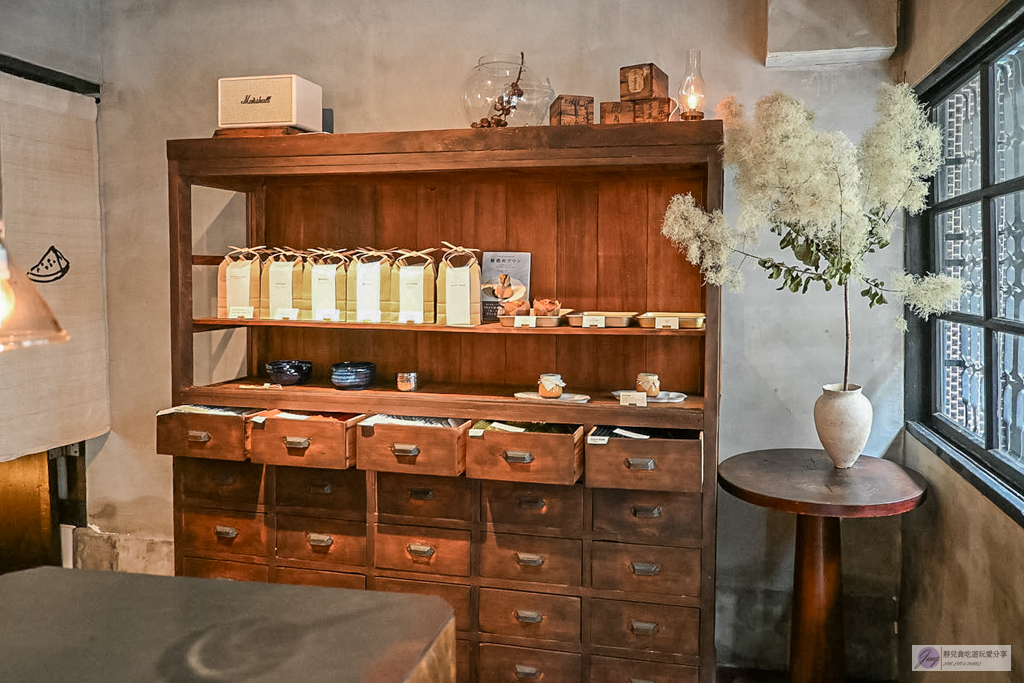 Koffee Suika 西瓜珈琲-70年老米店打造!極簡日式昭和街角,夏季限定西瓜雪酪晶凍、西瓜特調 @靜兒貪吃遊玩愛分享 Koffee Suika 西瓜珈琲-70年老米店打造!極簡日式昭和街角,夏季限定西瓜雪酪晶凍、西瓜特調 @靜兒貪吃遊玩愛分享