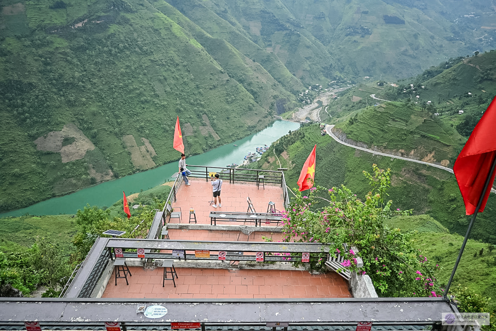 越南北部｜儒桂河遊船-河江最美綠寶石！穿梭東南亞最深塗山峽谷，體驗苗族服飾 @靜兒貪吃遊玩愛分享