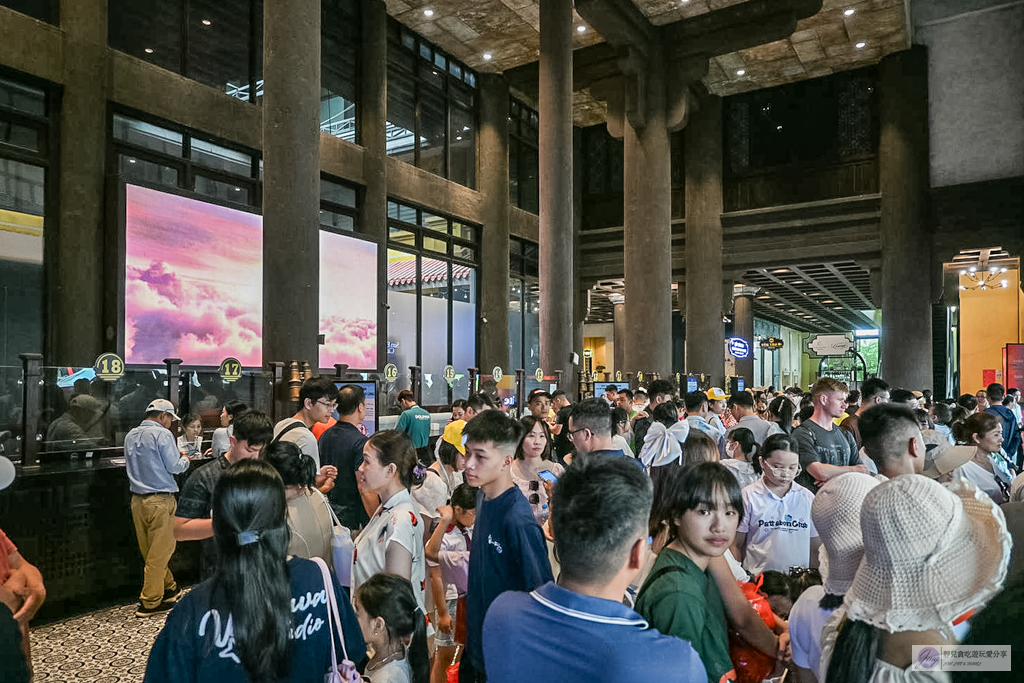 越南旅遊｜下龍灣一日遊-開箱Dolphin Cruise六星級郵輪！坐擁最大海上泳池、DJ日落派對，必去驚訝洞與英雄島 @靜兒貪吃遊玩愛分享