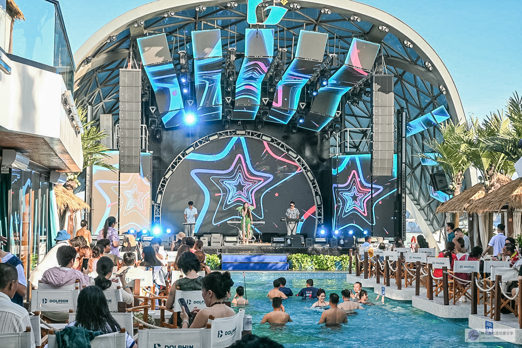 越南旅遊|下龍灣一日遊-開箱Dolphin Cruise六星級郵輪!坐擁最大海上泳池、DJ日落派對,必去驚訝洞與英雄島 @靜兒貪吃遊玩愛分享 越南旅遊|下龍灣一日遊-開箱Dolphin Cruise六星級郵輪!坐擁最大海上泳池、DJ日落派對,必去驚訝洞與英雄島 @靜兒貪吃遊玩愛分享