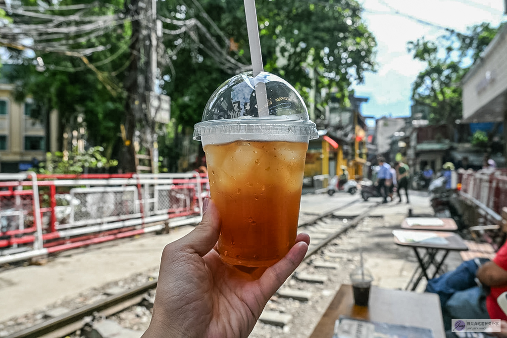 越南旅遊|河內火車街 Hanoi Train Street-體驗火車近在咫尺的視覺震撼!附進場方式、必喝蛋咖啡 @靜兒貪吃遊玩愛分享 越南旅遊|河內火車街 Hanoi Train Street-體驗火車近在咫尺的視覺震撼!附進場方式、必喝蛋咖啡 @靜兒貪吃遊玩愛分享