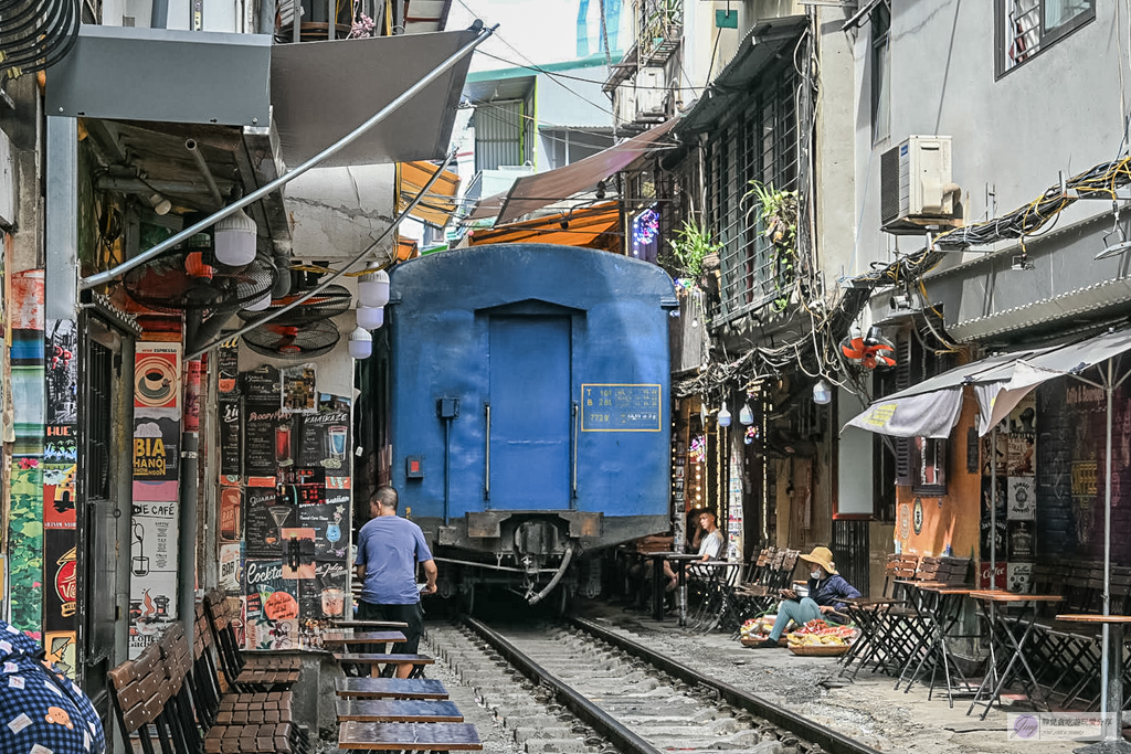 越南旅遊|河內火車街 Hanoi Train Street-體驗火車近在咫尺的視覺震撼!附進場方式、必喝蛋咖啡 @靜兒貪吃遊玩愛分享 越南旅遊|河內火車街 Hanoi Train Street-體驗火車近在咫尺的視覺震撼!附進場方式、必喝蛋咖啡 @靜兒貪吃遊玩愛分享