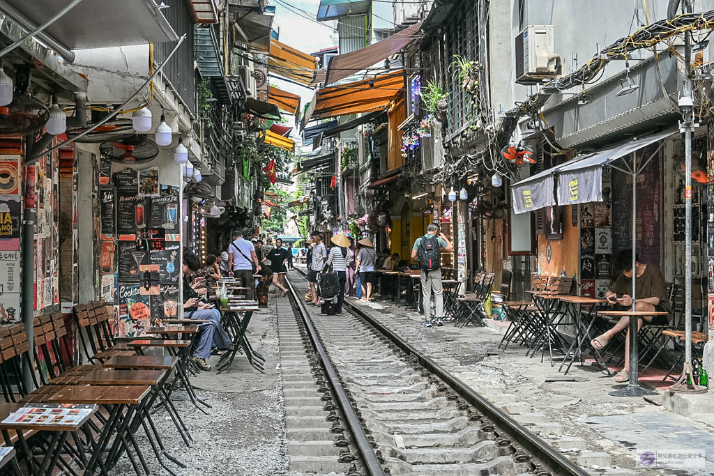 越南旅遊|河內火車街 Hanoi Train Street-體驗火車近在咫尺的視覺震撼!附進場方式、必喝蛋咖啡 @靜兒貪吃遊玩愛分享 越南旅遊|河內火車街 Hanoi Train Street-體驗火車近在咫尺的視覺震撼!附進場方式、必喝蛋咖啡 @靜兒貪吃遊玩愛分享