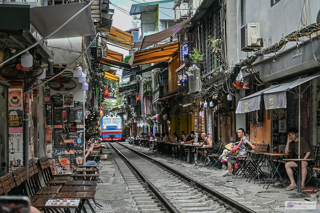 越南旅遊｜河內火車街 Hanoi Train Street-體驗火車近在咫尺的視覺震撼！附進場方式、必喝蛋咖啡 @靜兒貪吃遊玩愛分享