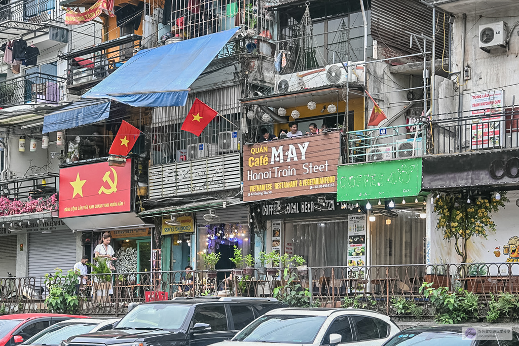 越南旅遊|河內火車街 Hanoi Train Street-體驗火車近在咫尺的視覺震撼!附進場方式、必喝蛋咖啡 @靜兒貪吃遊玩愛分享 越南旅遊|河內火車街 Hanoi Train Street-體驗火車近在咫尺的視覺震撼!附進場方式、必喝蛋咖啡 @靜兒貪吃遊玩愛分享