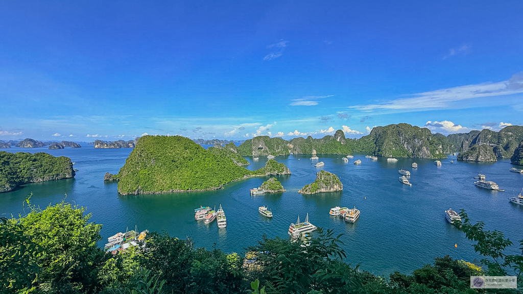 越南旅遊|下龍灣一日遊-開箱Dolphin Cruise六星級郵輪!坐擁最大海上泳池、DJ日落派對,必去驚訝洞與英雄島 @靜兒貪吃遊玩愛分享 越南旅遊|下龍灣一日遊-開箱Dolphin Cruise六星級郵輪!坐擁最大海上泳池、DJ日落派對,必去驚訝洞與英雄島 @靜兒貪吃遊玩愛分享