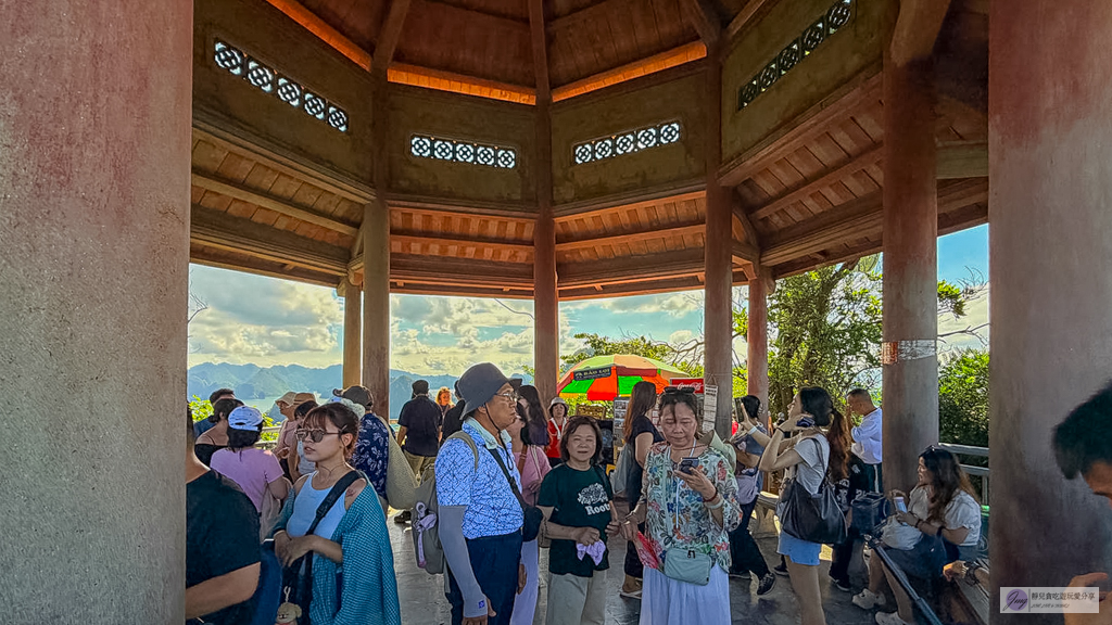 越南旅遊｜下龍灣一日遊-開箱Dolphin Cruise六星級郵輪！坐擁最大海上泳池、DJ日落派對，必去驚訝洞與英雄島 @靜兒貪吃遊玩愛分享
