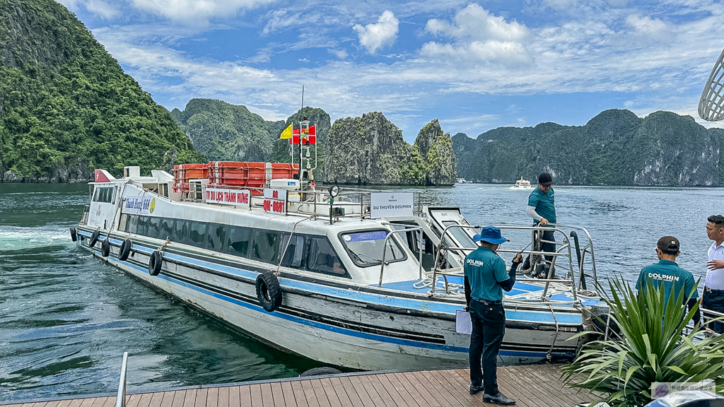 越南旅遊｜下龍灣一日遊-開箱Dolphin Cruise六星級郵輪！坐擁最大海上泳池、DJ日落派對，必去驚訝洞與英雄島 @靜兒貪吃遊玩愛分享