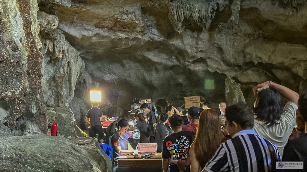 越南旅遊｜下龍灣一日遊-開箱Dolphin Cruise六星級郵輪！坐擁最大海上泳池、DJ日落派對，必去驚訝洞與英雄島 @靜兒貪吃遊玩愛分享
