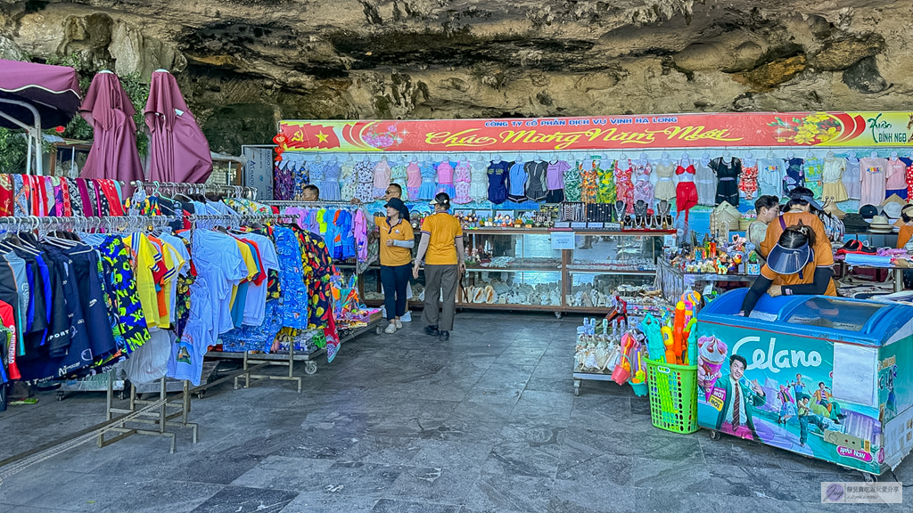 越南旅遊|下龍灣一日遊-開箱Dolphin Cruise六星級郵輪!坐擁最大海上泳池、DJ日落派對,必去驚訝洞與英雄島 @靜兒貪吃遊玩愛分享 越南旅遊|下龍灣一日遊-開箱Dolphin Cruise六星級郵輪!坐擁最大海上泳池、DJ日落派對,必去驚訝洞與英雄島 @靜兒貪吃遊玩愛分享