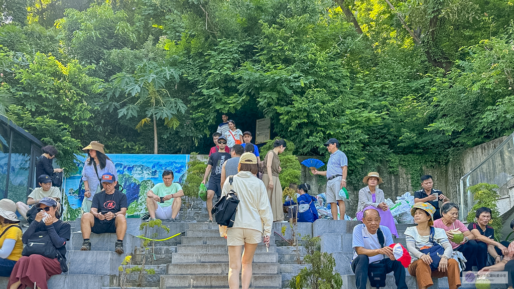 越南旅遊|下龍灣一日遊-開箱Dolphin Cruise六星級郵輪!坐擁最大海上泳池、DJ日落派對,必去驚訝洞與英雄島 @靜兒貪吃遊玩愛分享 越南旅遊|下龍灣一日遊-開箱Dolphin Cruise六星級郵輪!坐擁最大海上泳池、DJ日落派對,必去驚訝洞與英雄島 @靜兒貪吃遊玩愛分享