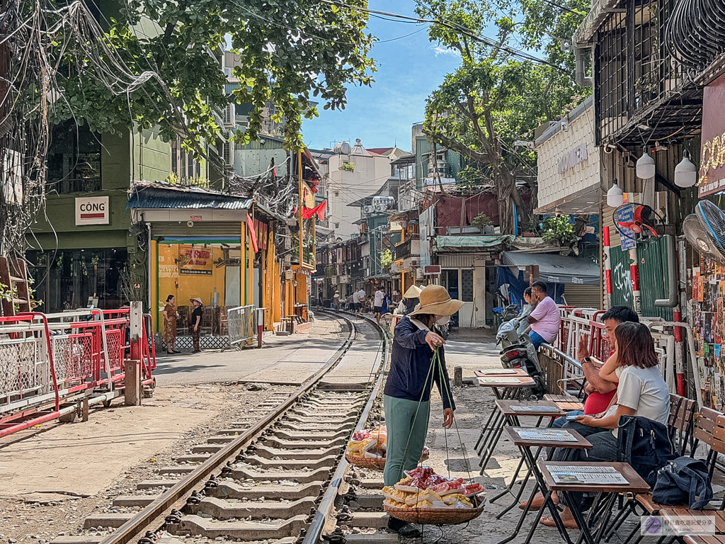 越南旅遊｜河內火車街 Hanoi Train Street-體驗火車近在咫尺的視覺震撼！附進場方式、必喝蛋咖啡 @靜兒貪吃遊玩愛分享