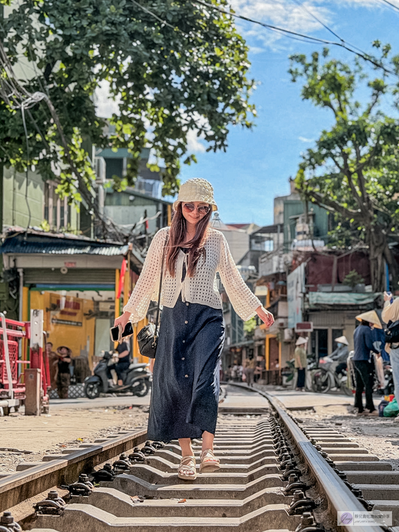越南旅遊|河內火車街 Hanoi Train Street-體驗火車近在咫尺的視覺震撼!附進場方式、必喝蛋咖啡 @靜兒貪吃遊玩愛分享 越南旅遊|河內火車街 Hanoi Train Street-體驗火車近在咫尺的視覺震撼!附進場方式、必喝蛋咖啡 @靜兒貪吃遊玩愛分享