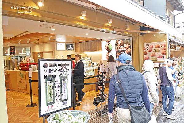 ★食★日本京都&rarr;【清水坂八ツ橋しゅ泡芙】清水寺商店街抹茶控最愛❤京阿彌八橋泡芙必吃美食推薦 @靜兒貪吃遊玩愛分享