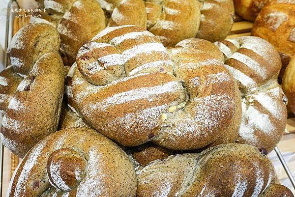 桃園中壢-REAL真‧CAF&Eacute;‧BREAD-輕歐風手作烘焙坊/當日手工製作新鮮歐式麵包 @靜兒貪吃遊玩愛分享
